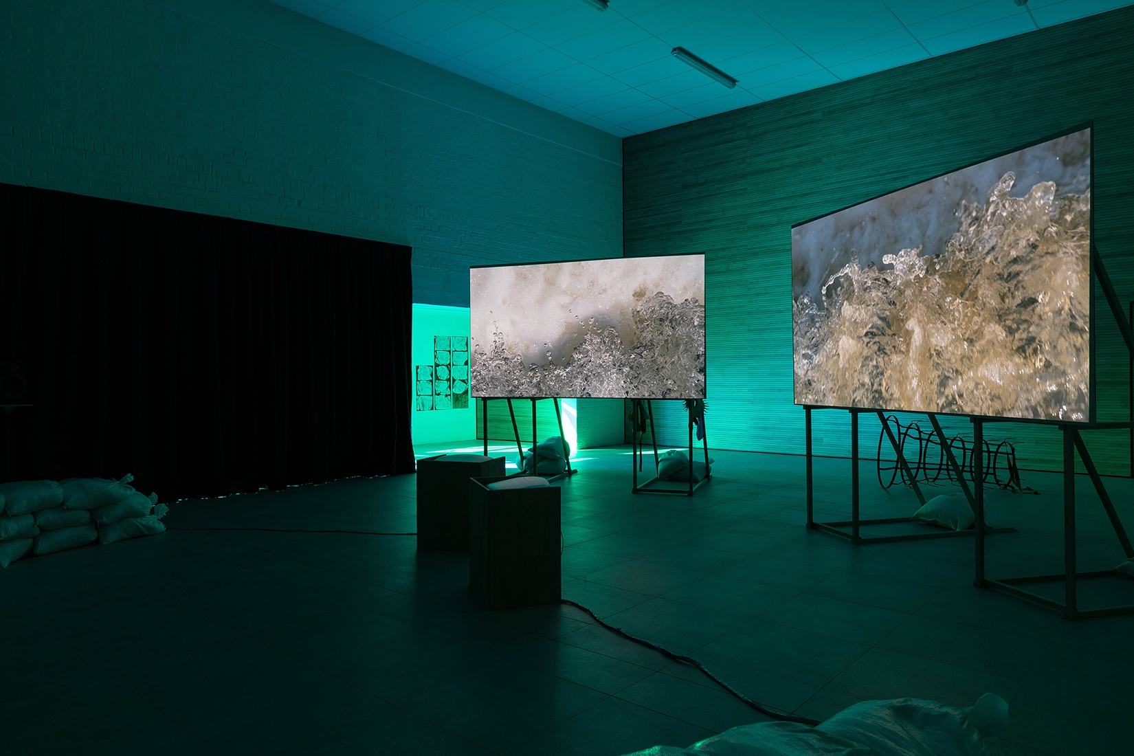 https://abrideswardt.com/files/gimgs/th-81_Installation view Abri de Swardt, Kammakamma (2022-2024), Synchronised two-channel projection, configurable screens, sand from Macassar Dunes, and costumes, 16’54 min 6.jpg